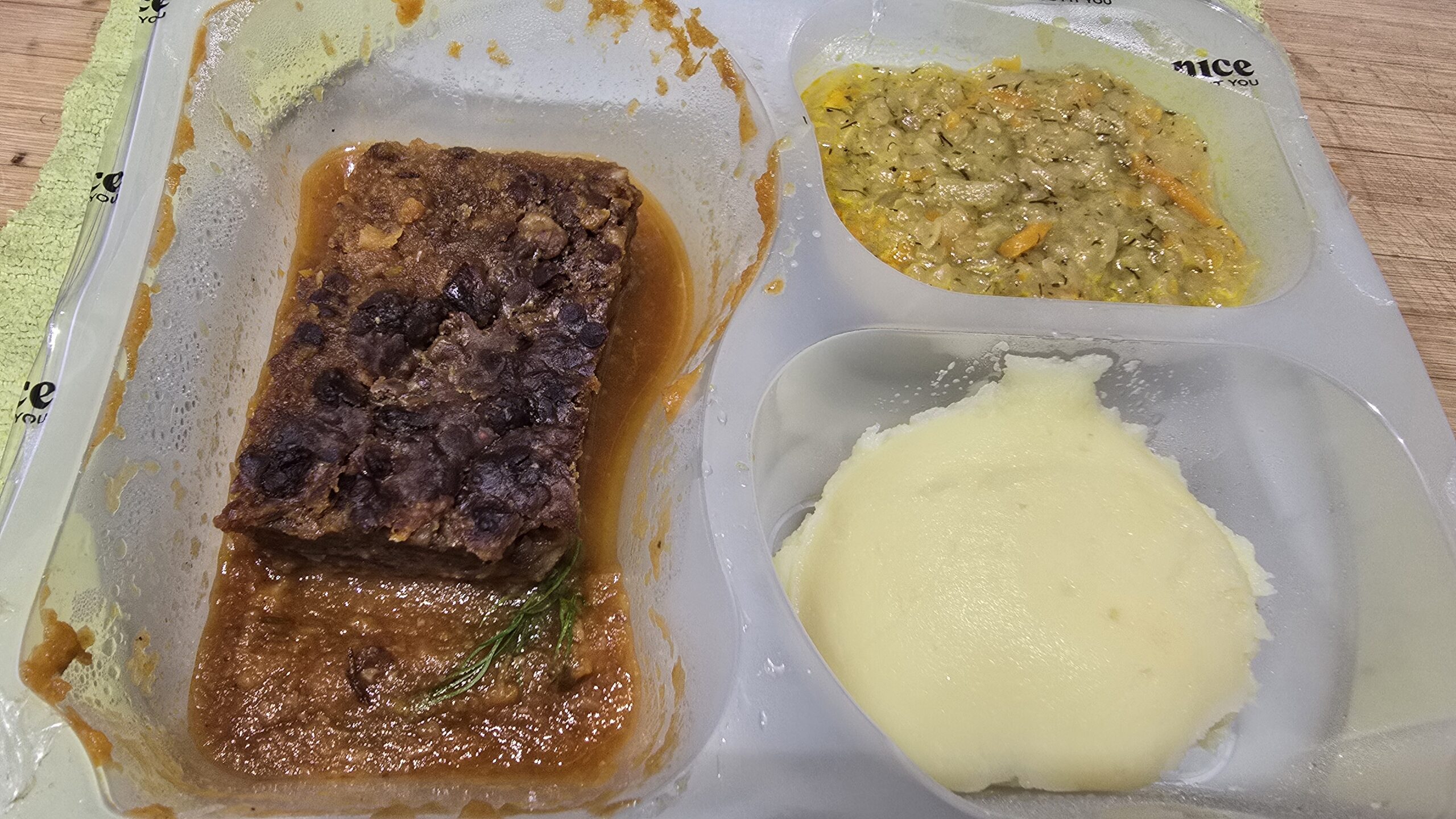 Zupa koperkowa z domowym makaronem