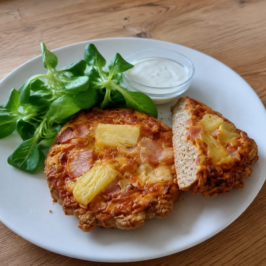 Pełnoziarnista pizza hawajska z szynką i ananasem, sos czosnkowy